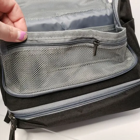 Travel Fun Travel Bag Black 9.5" x 5" wet storage compartment dry/wet separation - Picture 2 of 8